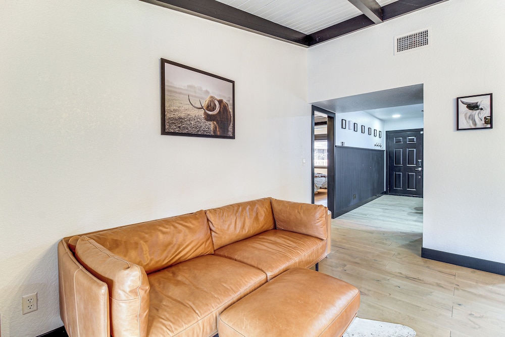 Sledding Thrills & Fireside Warmth: Pinetop Home