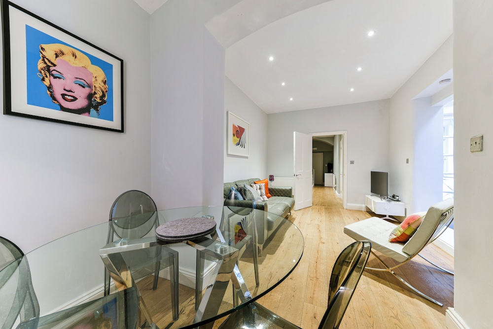 South-Kensington Apartment