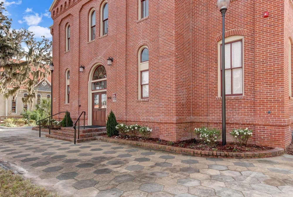 Amelia Schoolhouse Inn