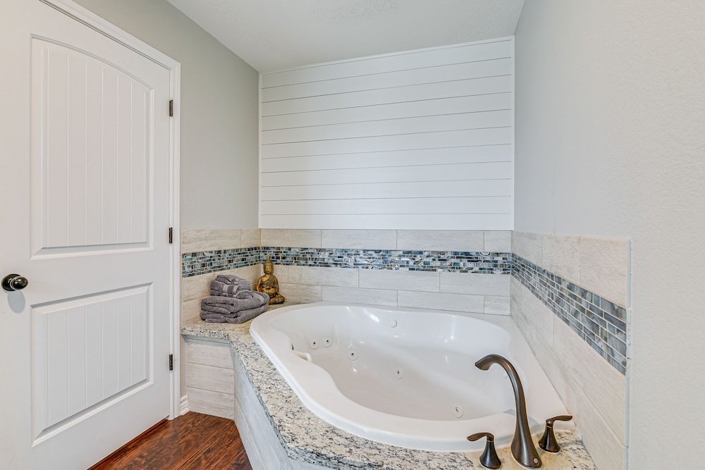 Near Beach Access: Galveston Home w/ Grill & Patio