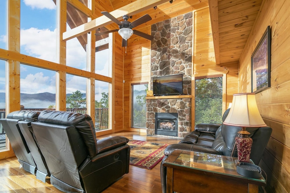 A Mountain Paradise - 3 Bedrooms, 3 Baths, Sleeps 8 Cabin by RedAwning