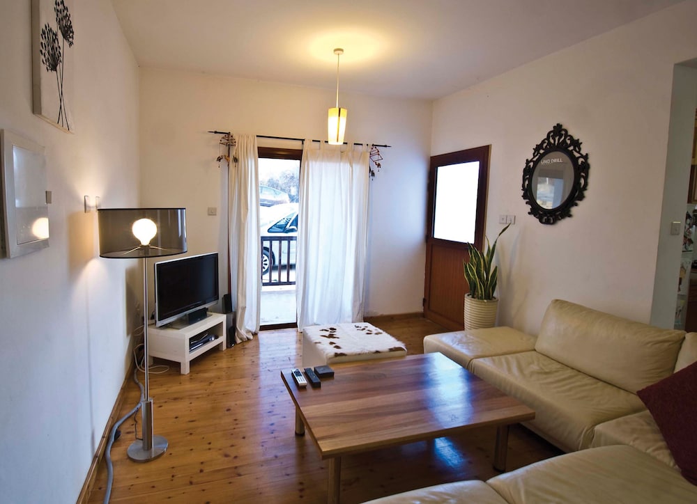 Hotel Lania Royal Oak Villa - Image 1