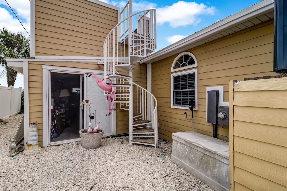 534 N. Fletcher Ave. #1 2 Bedroom Cottage by RedAwning view 4