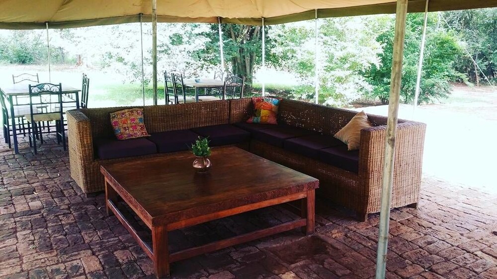 Bongwe Guesthouse and Camp