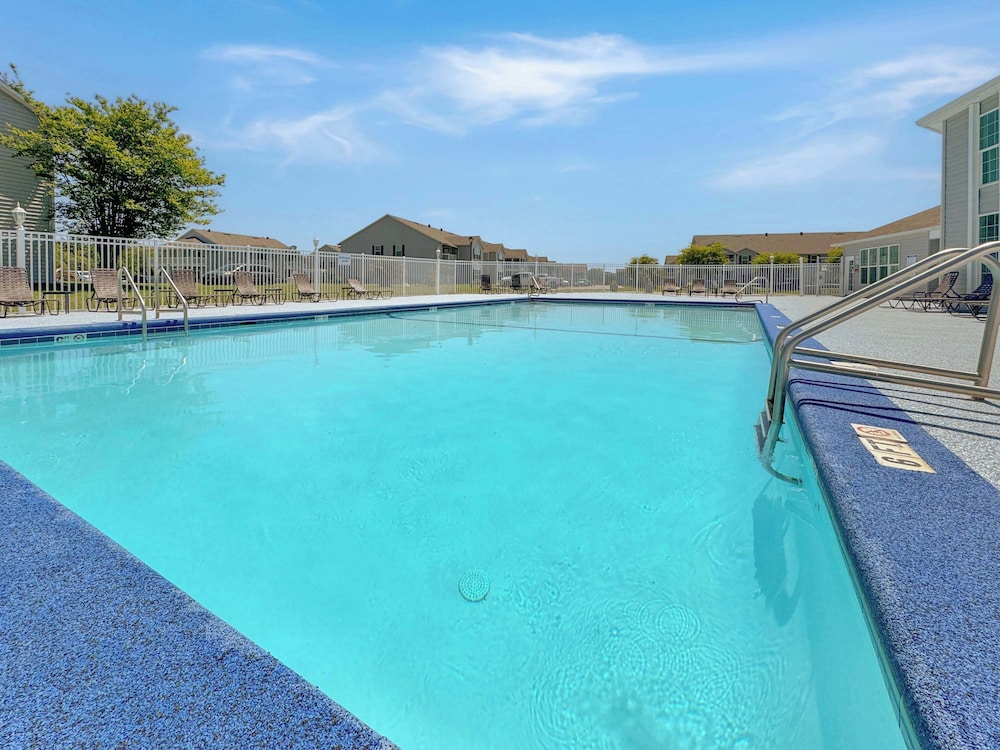 Coastal Retreat - Stay for 6!