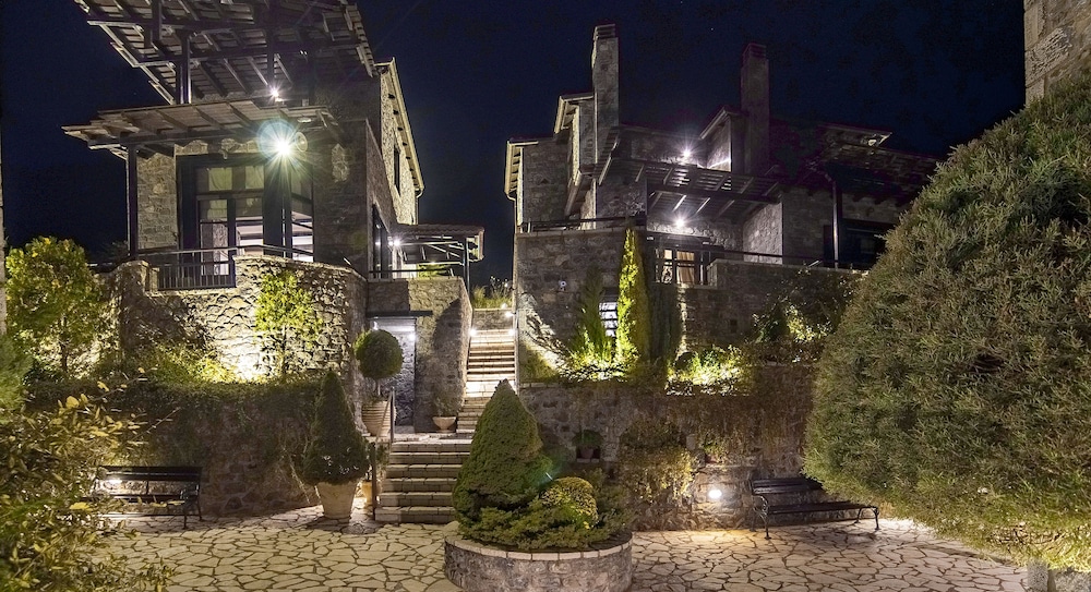 Ostra Menalon Luxury Suites