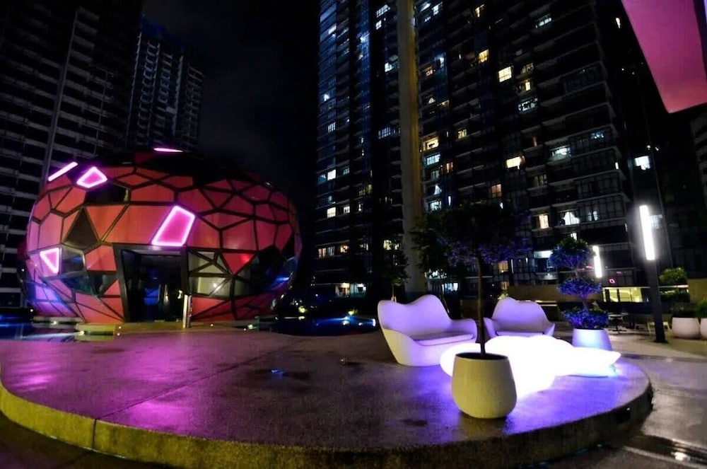 Cozy & Stylish 2BR Apt at Arte Plus, Free Parking