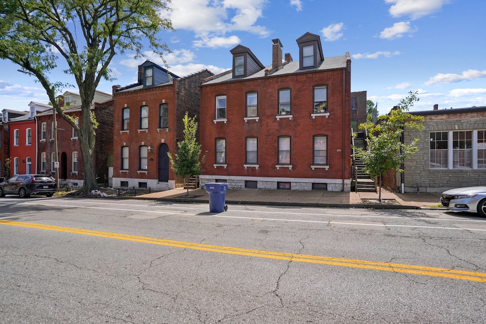 Charming Soulard Retreat With Historic Character 1 Bedroom Apts