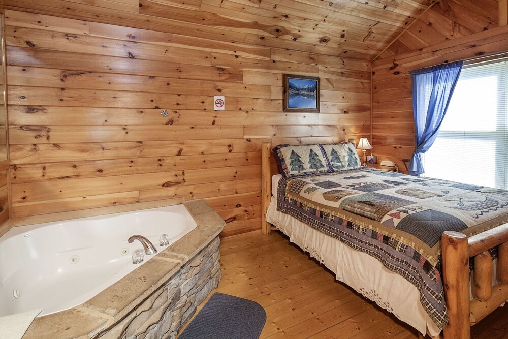 Bear Hugs - Great Cabin! 2 Bedroom Cabin by RedAwning view 3