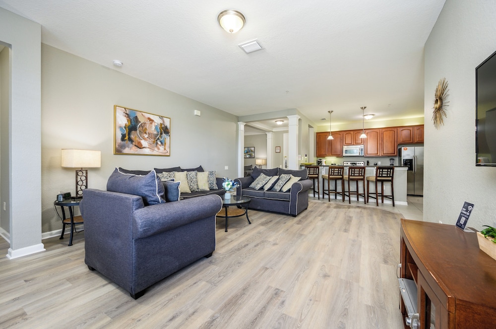 Beautiful Lake View Condo, Vista Cay-1004