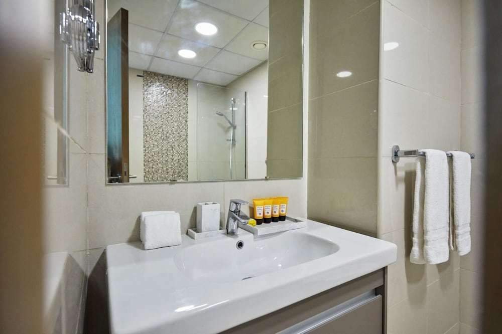Fantastay Continental Towers