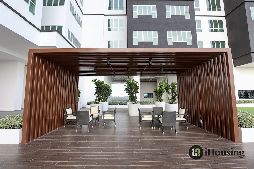 Hotel Amber Cove Residence By I Housing - Image 1