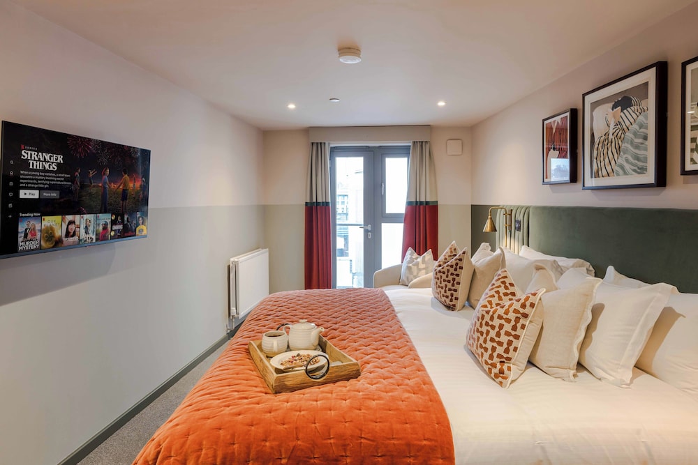 Waterside Living I Luxe Apartments