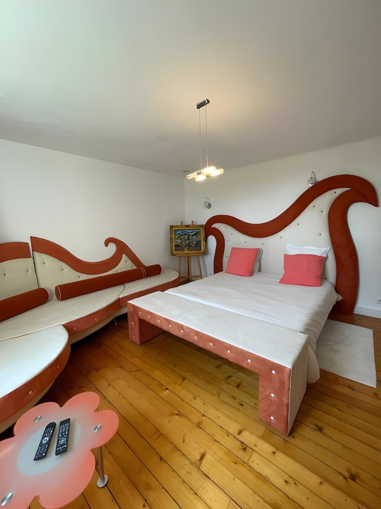 Estate in Saint-pavace Near Le Mans Circuit