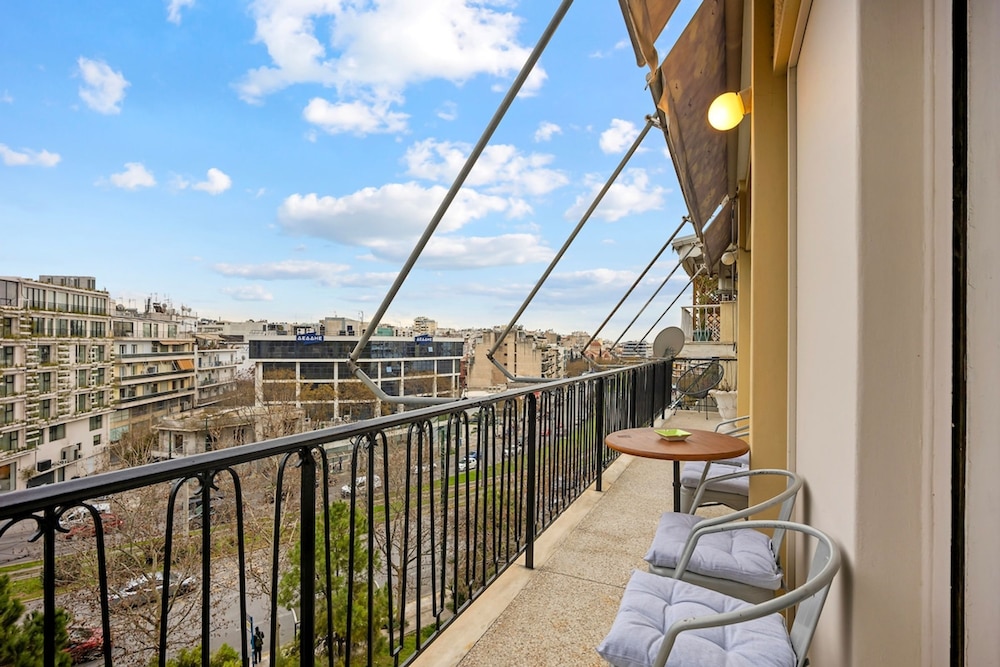 Diakou 38 Sunny Cozy 3bd apt Just a min Away to Acropolis