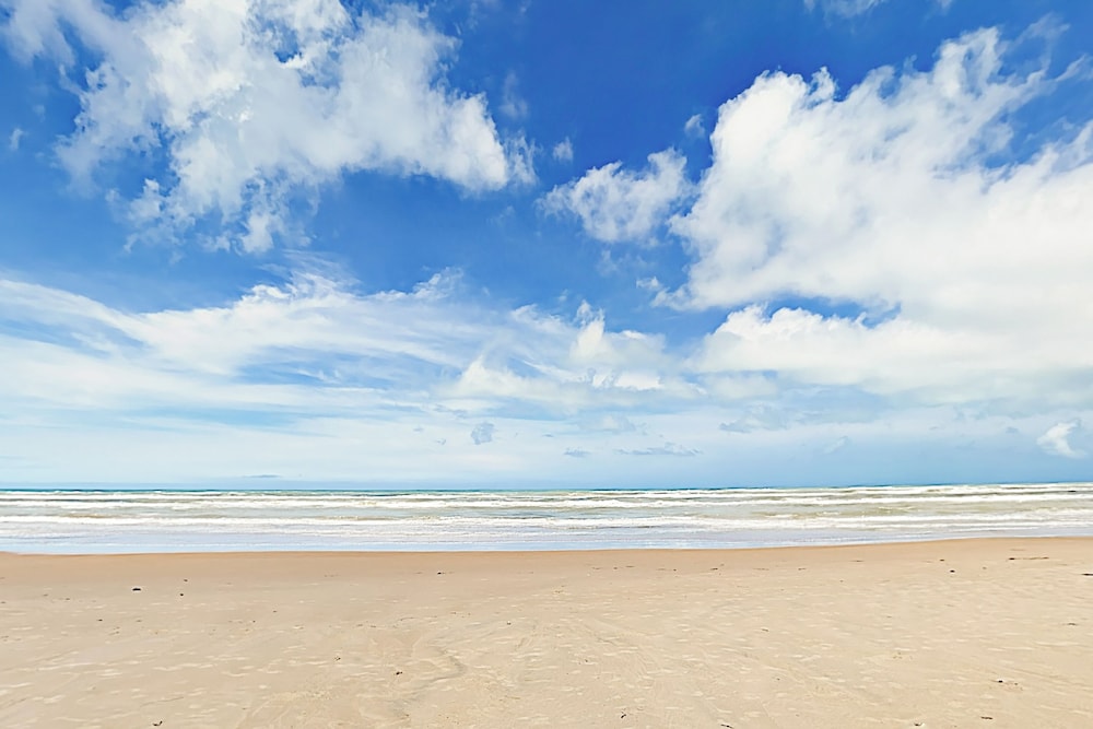 3BR Beachfront Condo w/ Pools & Balcony
