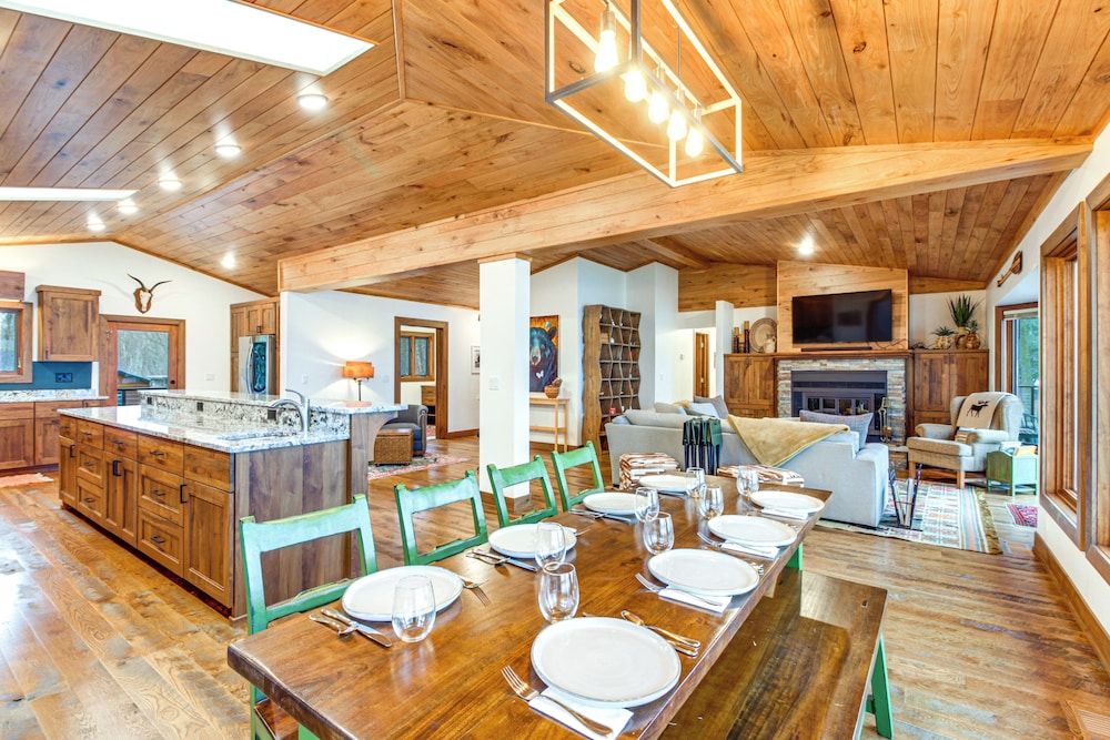 Short Drive to Itasca State Park - Waterfront Home