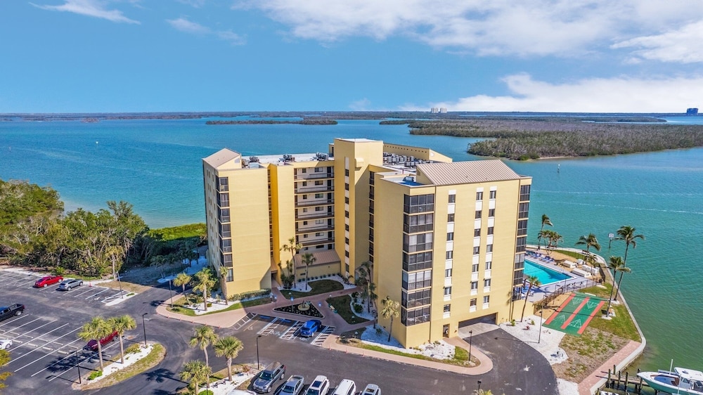 Winward Point Unit 211 2 Bedroom Condo