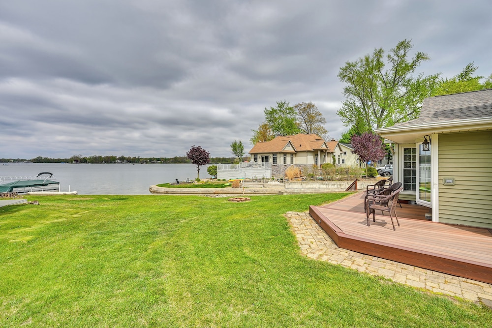 Scenic Views: Spacious Webster Lake House!