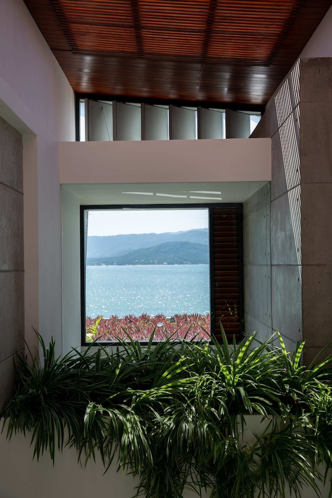 Solaris 3-bedroom Beachfront Villa in Koh Samui