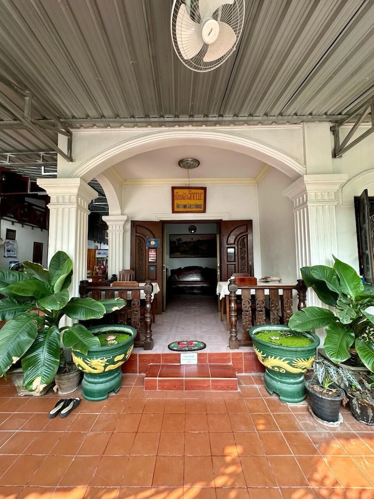 Rattana Guesthouse