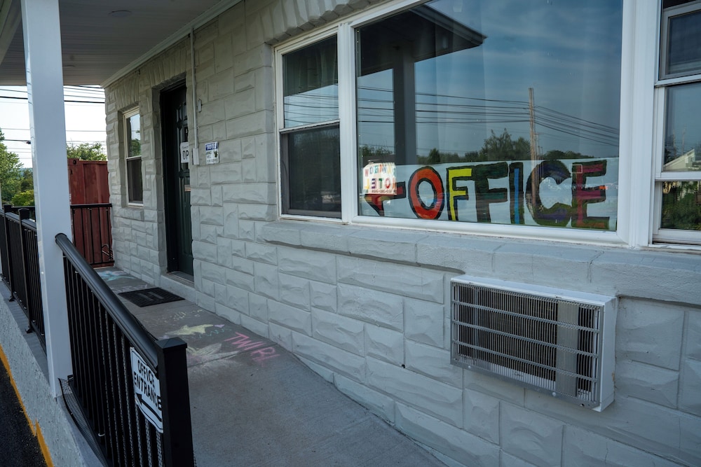 Rainbow Motel