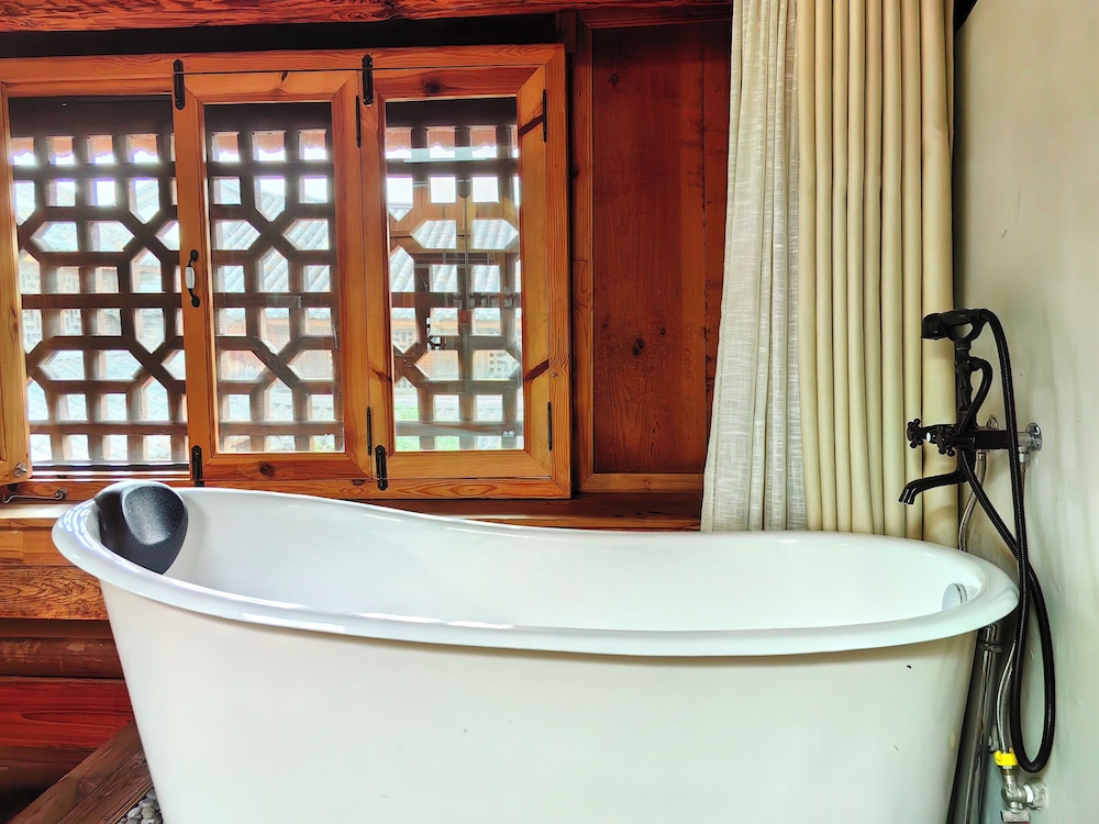 Jia Kedi Ancient House Cultural Homestay