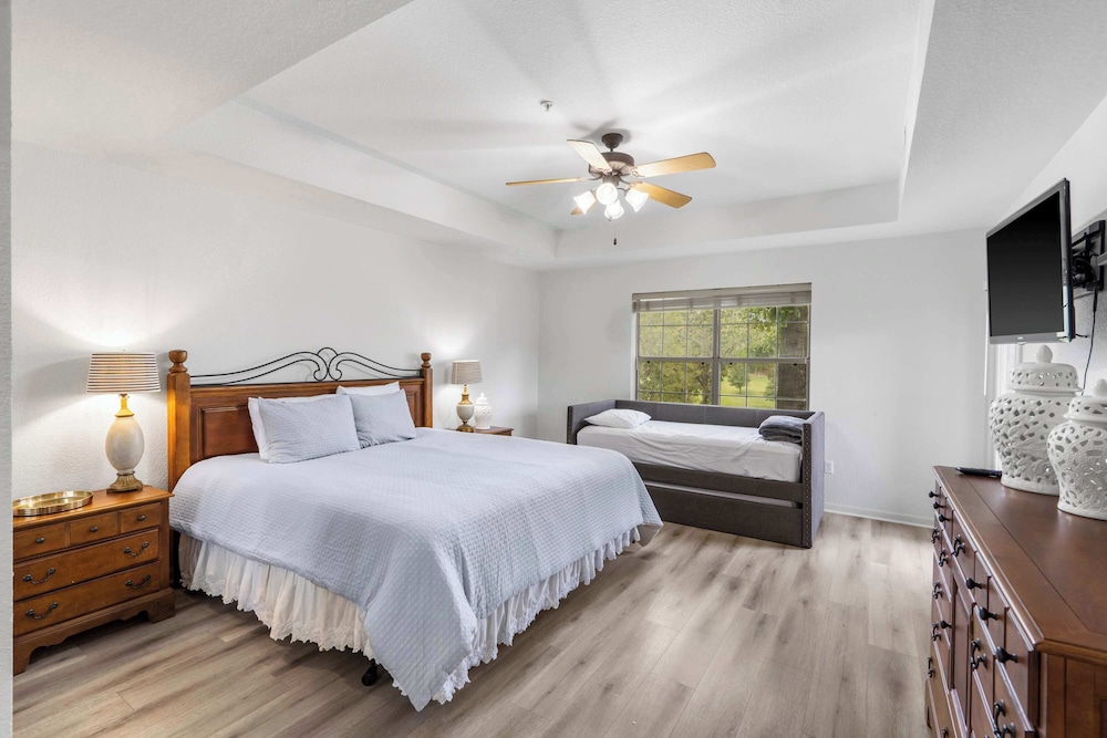Fairway Follies Luxury Retreat