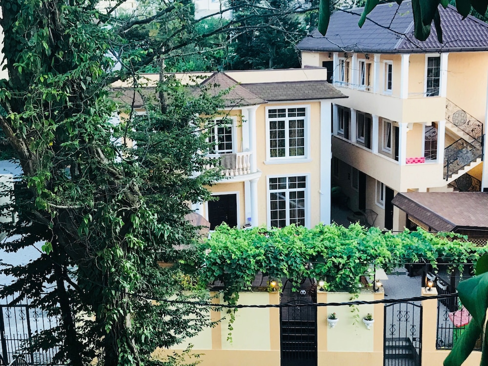 Tamriko Guest House