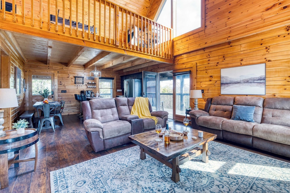 Mountains are Calling by Avantstay Sleeps 8 Hot Tub + Game Loft Located in Douglas Lake Resort