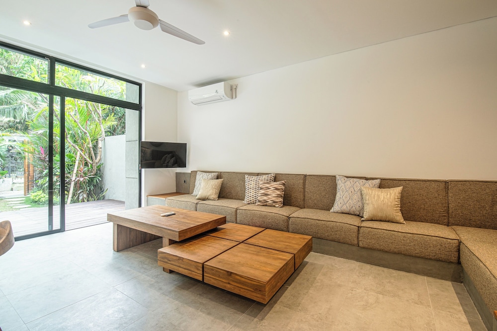 Enchanting 5BR Canggu Villa Moments to Sea