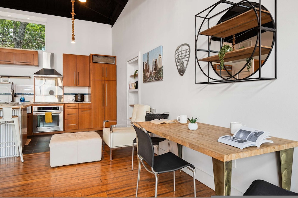 Luxury 7BR Hill Country Gem With Barndominium