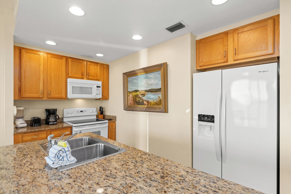 Beachfront Bliss Awaits: 2-bed, 2-bath Condo at Sterling Reef - Sleeps 6!