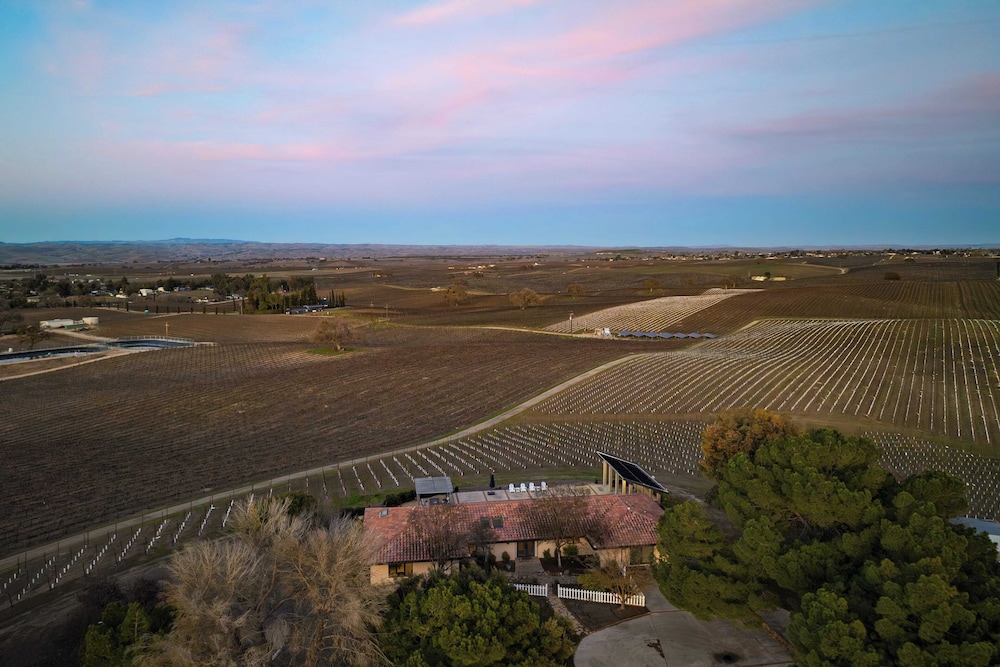 Private Pool, Firepit & Wine Room Near Top Paso Wineries Devi Ranch