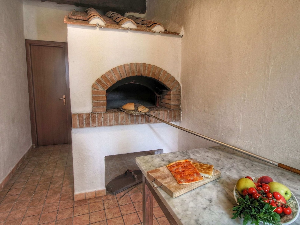 Farmhouse in Proceno With Pool Views view 4