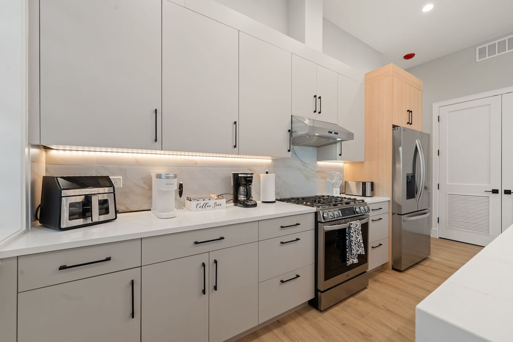 New Building in Med District - Modern 2bed 2bath