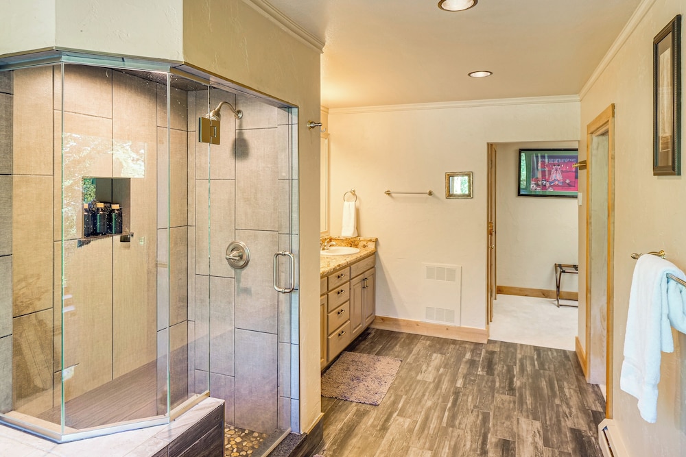 Steps to Ski Shuttle: Breckenridge Home w/ Hot Tub