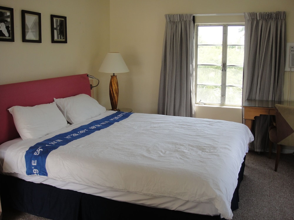 Holiday House Motel
