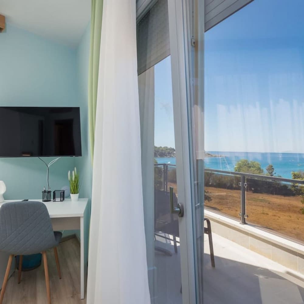 Villa Lavanda - Seaside Luxury Villa for 8 Guests