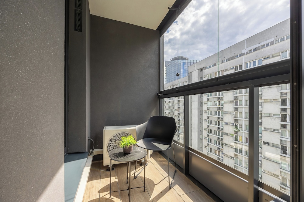 Grzybowska Elegant Apartment by Renters