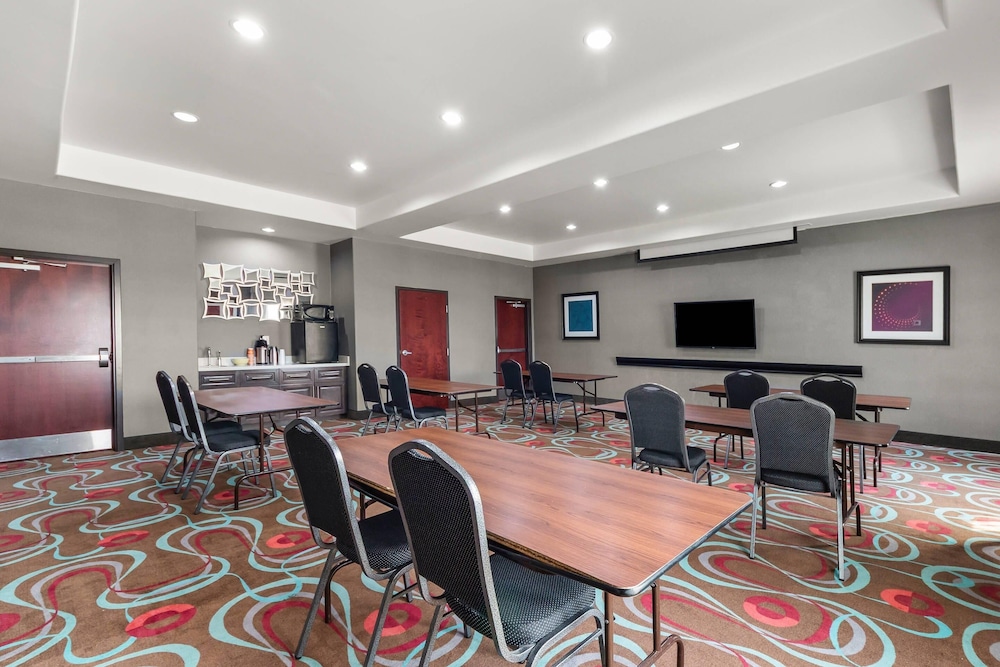 Quality Inn & Suites Pearsall