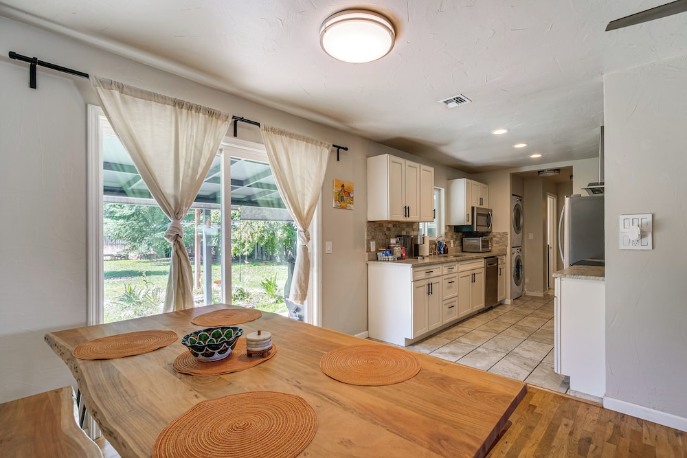 Walk to Rogue X: Medford Family Home w/ Large Yard