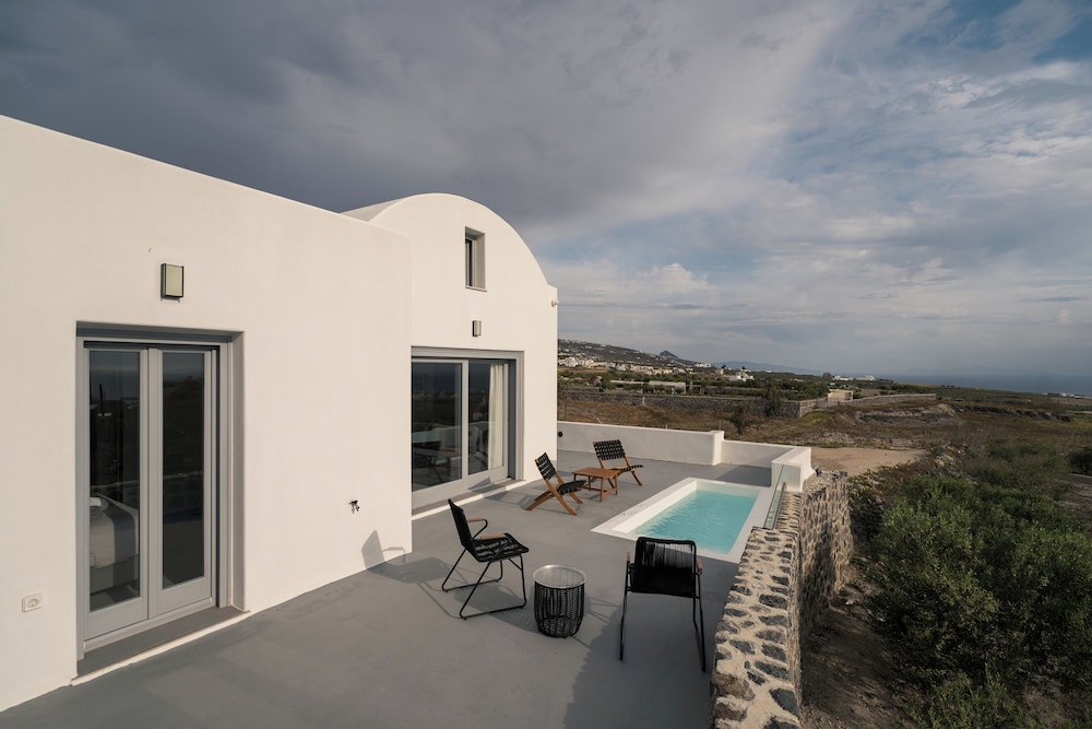 Uranides Luxury Suites