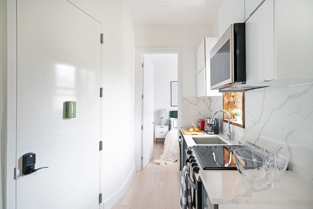 48 Midtown West Apt