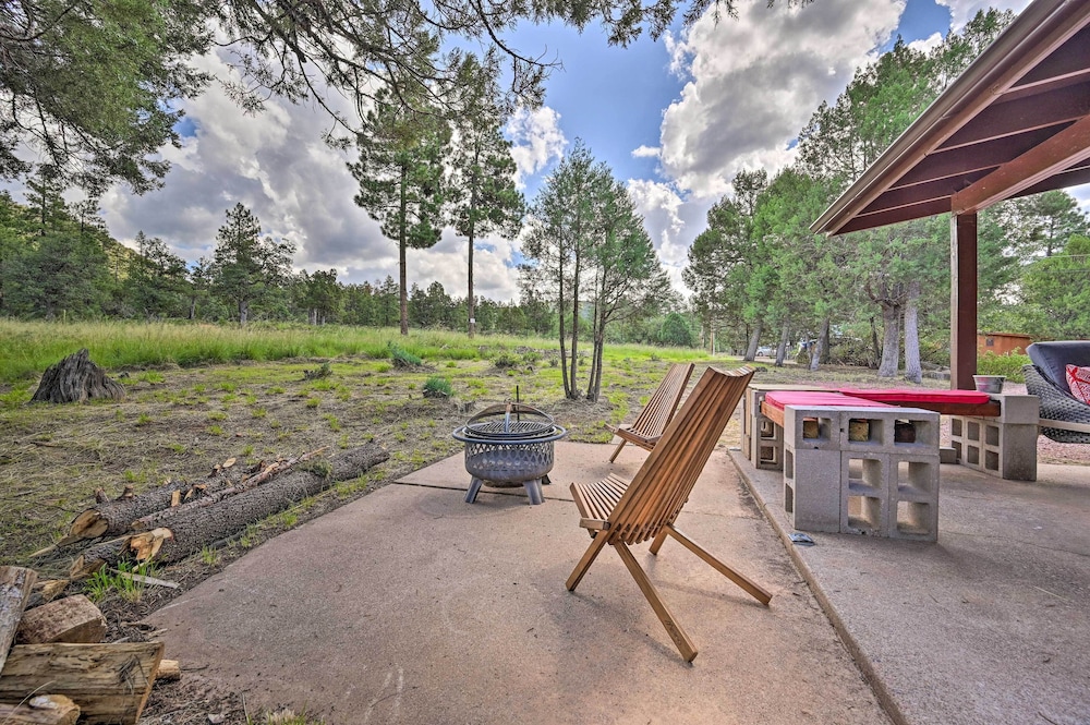 Payson Vacations - Peaceful Strawberry Cabin: Fire Pit  Hot Tub - Property Image 3