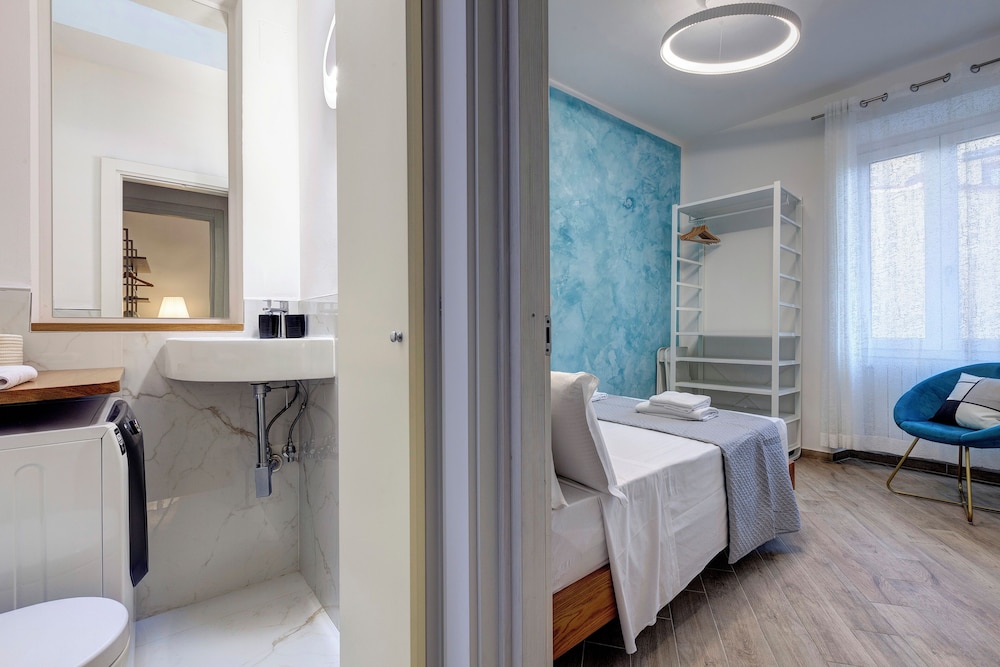 Barnaba Apartment by Mamo Florence