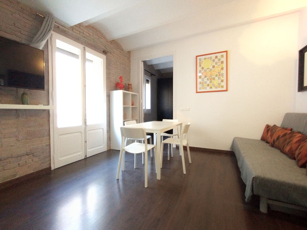 Barceloneta Apartment With Balcony