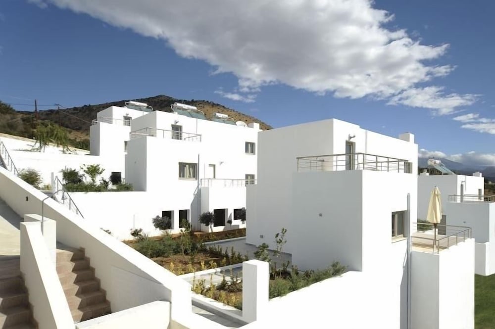 Lenikos Resort