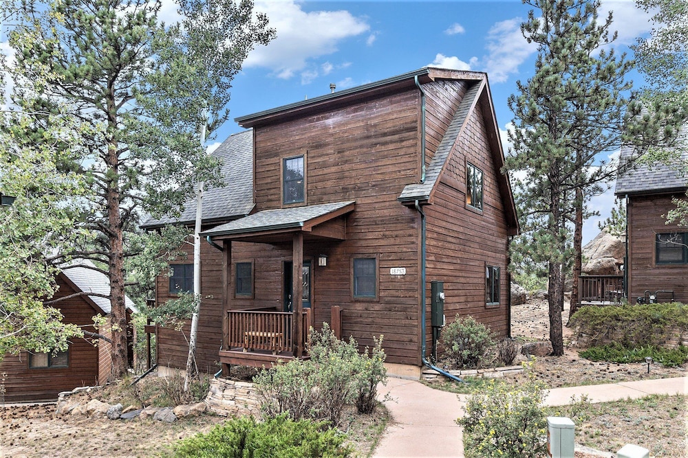 Solitude Beaver #3 - Estes Park 2 Bedroom Condo by RedAwning