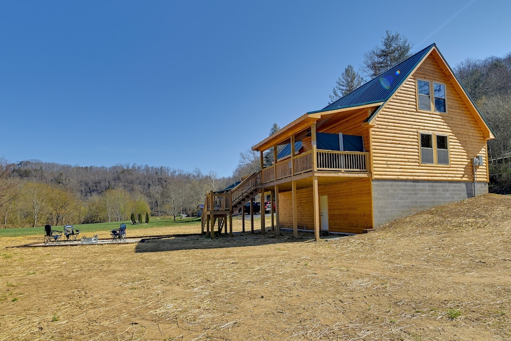 Riverside Beattyville Cabin w/ Kayaks & Fire Pit! view 4